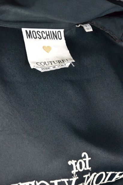 null MOSCHINO

Chemisier MOSCHINO COUTURE. Collection 1994.

Elle est taillée dans...