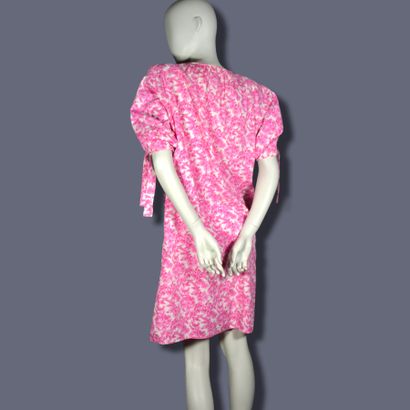 null EMANUEL UNGARO

Robe d'été EMANUEL UNGARO Solo Donna Paris. Circa 1980

Elle...