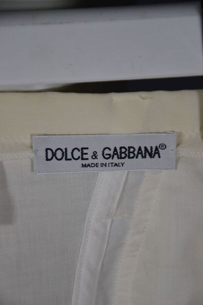 null DOLCE & GABBANA

Lot de 2 vêtements femme DOLCE & GABBANA.

1- Blouse dégriffée...
