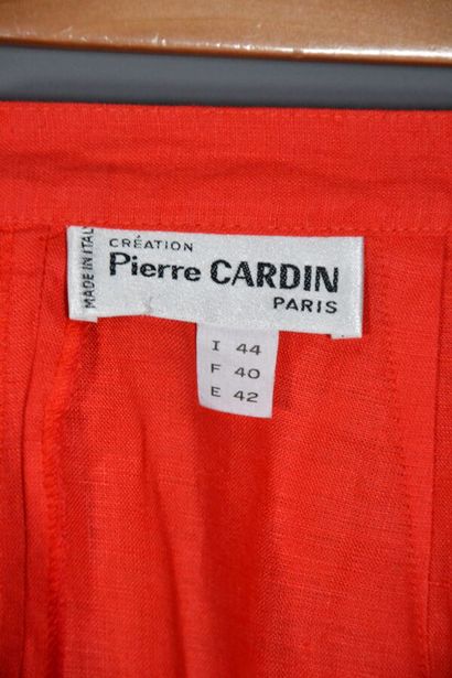 null PIERRE CARDIN / IMPRESSION

Lot de 2 vêtements femme dont:

1- Robe Créations...