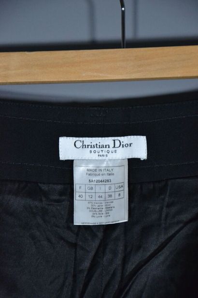 null DIOR

Lot de 2 vêtements DIOR dont:

1- Blouse CHRISTIAN DIOR BOUTIQUE Paris....