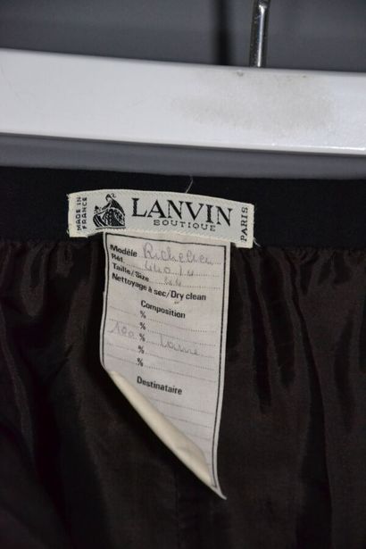 null YVES-SAINT-LAURENT / LANVIN

Lot de 2 vêtements femme dont:

1- Top YVES-SAINT-LAURENT...
