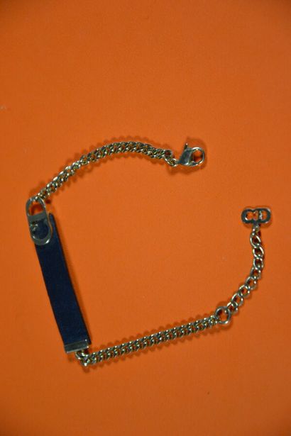 null CHRISTIAN DIOR 

Bracelet Christian Dior. Il est réalisé en fine maille plate...