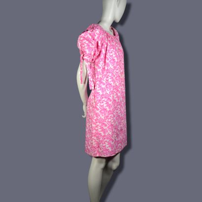 null EMANUEL UNGARO

Robe d'été EMANUEL UNGARO Solo Donna Paris. Circa 1980

Elle...