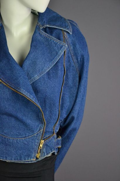 null ALAIA

Bombers ALAIA PARIS. Collection 1985

Il est taillé dans un coton denim...