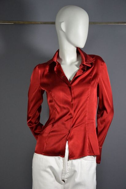 null CLAUDE MONTANA / DIOR

Lot de 2 vêtements femme dont:

1- Blouse CLAUDE MONTANA....