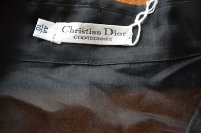 null CHRISTIAN DIOR 

Lot de vêtements femme dont:

1- Blouse Christian Dior Coordonnés....
