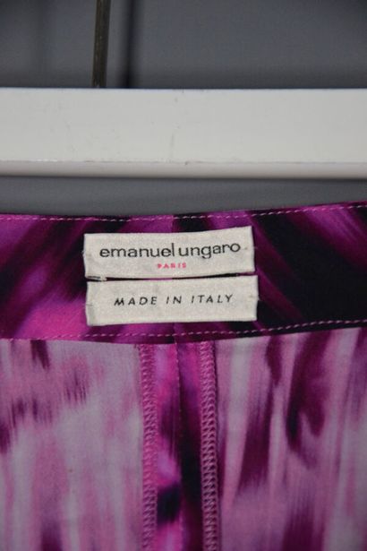 null CARVEN/ EMANUEL UNGARO

Lot de vêtements femme dont:

1- Blouse Le chemisier...