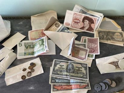 null Lot de monnaies, pièces et billets : ETATS UNIS, YOUGOSLAVE, ITALIE, SUEDE,...