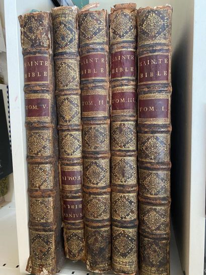 null Sainte Bible en 5 volumes XVIIIe siècle reliure de l'époque usagée.

Livres...