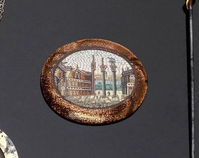 null Micromosaique ovale représentant la place Saint Marc à Venise dans un entourage...