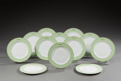 Hutschenreuther. Twelve round flat plates...