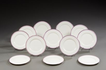null 
Dibbern. Douze assiettes plates rondes 31 cm en porcelaine blanche. Fond d'assiette...