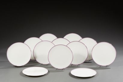 null 
Dibbern. Douze assiettes rondes légèrement creuses "gourmet plates" en porcelaine...