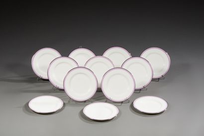 null Dibbern. Douze assiettes à pain rondes en porcelaine blanche. Le marli souligné...