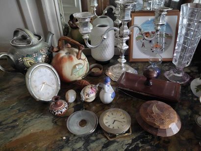 null Lot of various objects: basket swans out of carved wooden, sugar bowl, torch,...