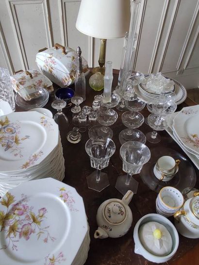 null Lot of glassware, lamp and part of service in porcelain with notched edges decorated...