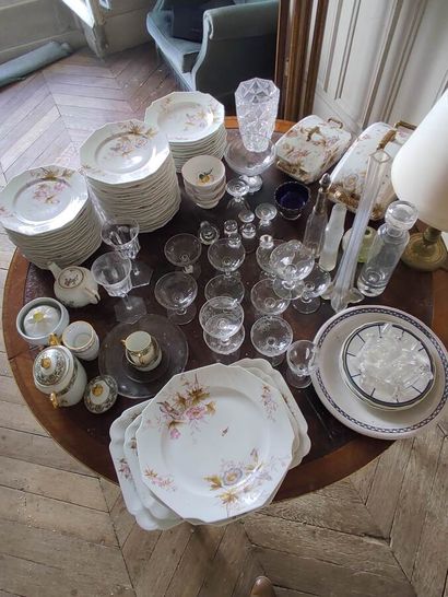 null Lot of glassware, lamp and part of service in porcelain with notched edges decorated...