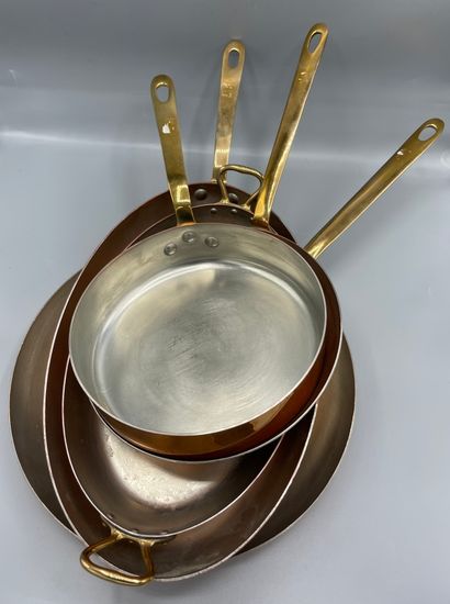 null Set of five tinned copper cooking dishes including 4 pans

Condition of use
