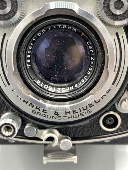 null Rolleiflex Tessar 3.5 Carl Zeiss-Jena, 6x6 camera. In its case.