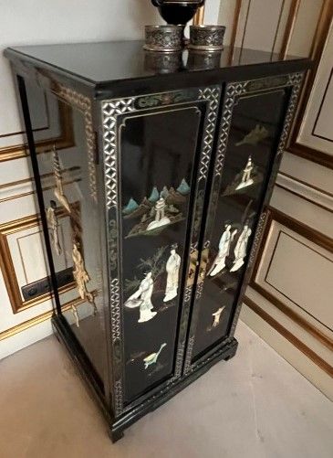 null 
Cabinet forming a bar in blackened lacquered wood of Chinese style

Modern...