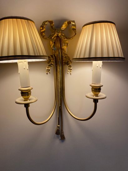 null Suite of 4 gilded metal sconces with two lights, decorated with falling bows...