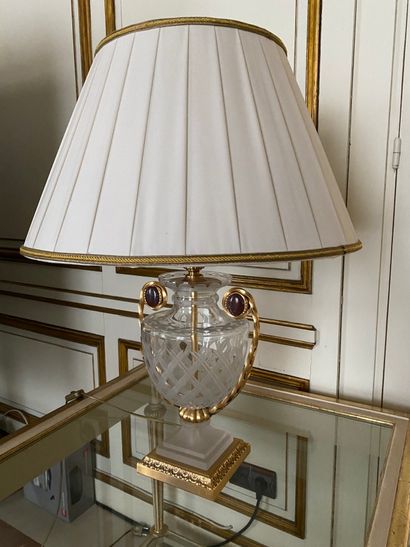 null 
Pair of gilded copper and glass lamp bases

Height with lampshade : 75 cm
