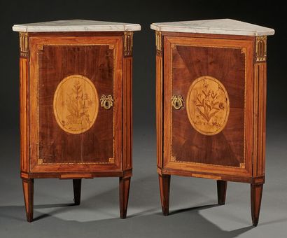 null Pair of corner tables decorated with a marquetry of flowers, uprights with trompe...