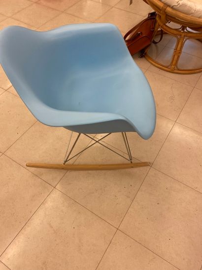 null 
After Charles and Ray EAMES

Rocking chair model RAR

Blue shell in polypropylene,...