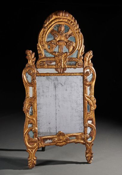 null Mirror with parecloses in carved and gilded wood with decoration of interlacing...