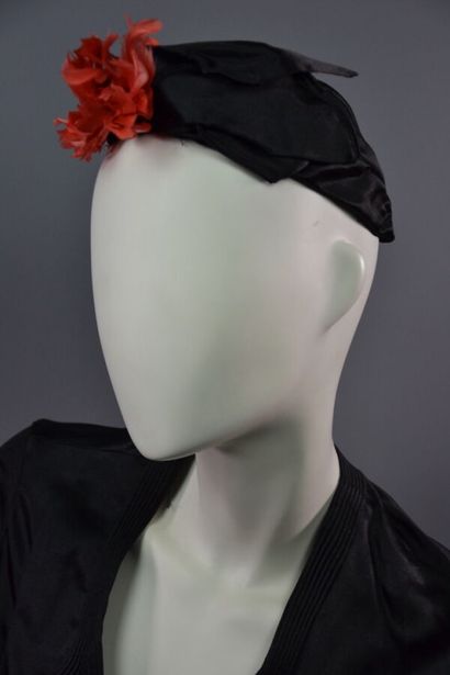 null Important lot of 6 hats circa 1930-1940

1- JACQUES HEIM hat - end of the 40s.

The...