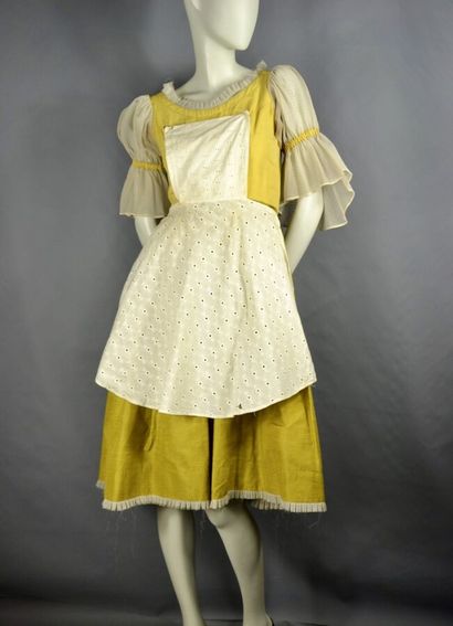 null Costume de théâtre - robe pastorale - deuxième moitié du XXème siècle.

Elle...