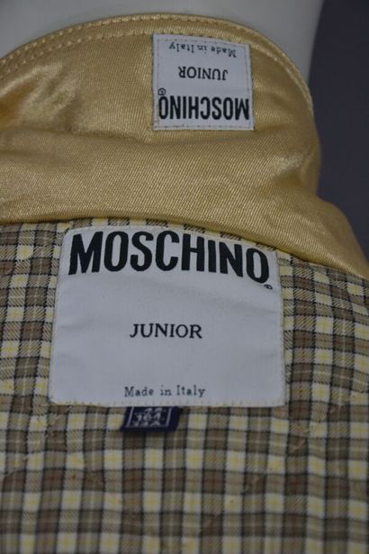 null Manteau matelassé MOSCHINO Junior

Le modèle est tillé dans une épaisse toile...