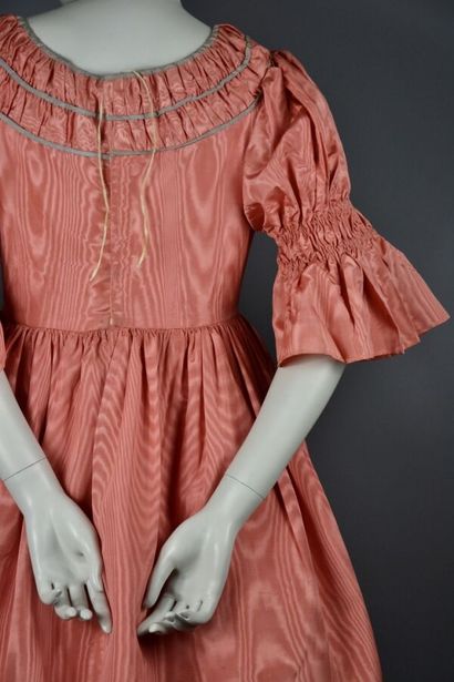 null Costume de théâtre : robe de cour inspirée du XVIIIe siècle. Milieu du XXème...