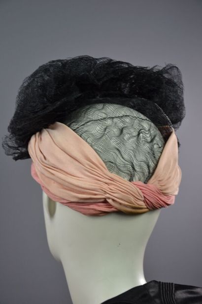 null Important lot de 5 chapeaux circa 1930-1940

1- Chapeau CAROLINE REBOUX. Début...