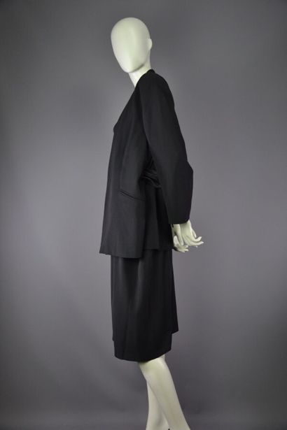 null Ensemble tailleur EMMANUELLE KHANH Paris. Circa 1990. (modèle 181)

L'ensemble...