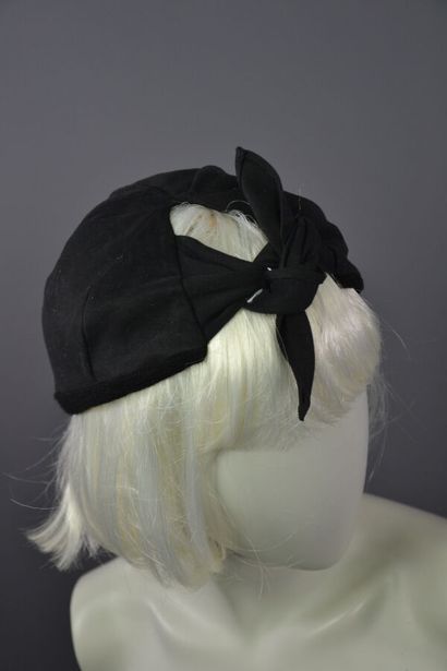 null 
Lot de chapeaux vers 1960 dont:




1- Chapeau ROSE VALOIS - Le modèle est...