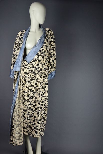 null Kimono ancien vers 1930.

Il est réalisé dans un tissu au toucher de coton à...