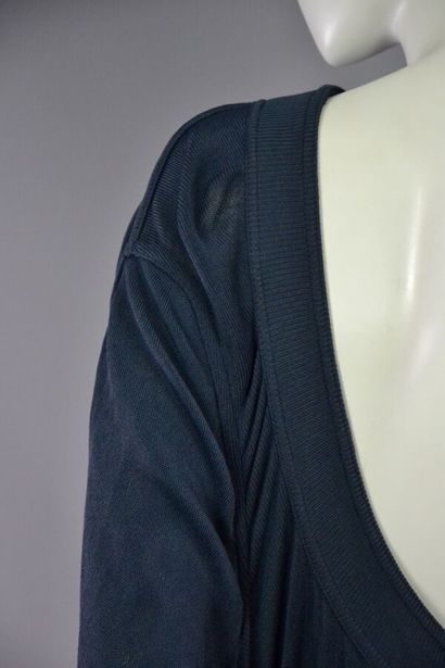 null Robe dos nu ALAIA

Le modèle est taillé dans une maille bleu nuit ( viscose...