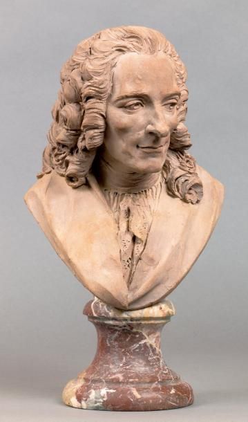 Jean-Baptiste LEMOYNE (Paris, 1704 - Paris, 1778) Voltaire à la française Buste petite...