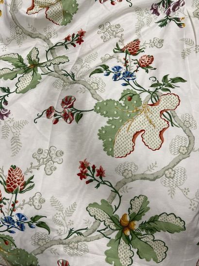 null Brunschwig & Fils, Fabriano, White. Pair of curtains in moire printed with fig...