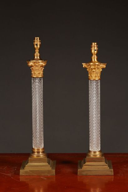 null Vaughan Designs, Glass Column Lamps. Paire de lampes colonnes à chapiteaux corinthiens...