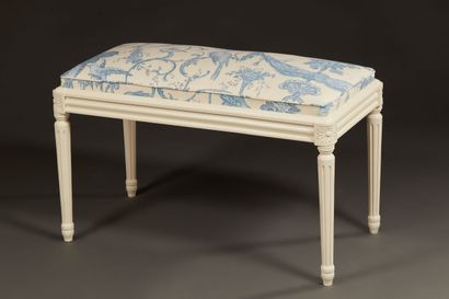 null Louis XVI style benches in cream lacquered wood resting on four tapered and...
