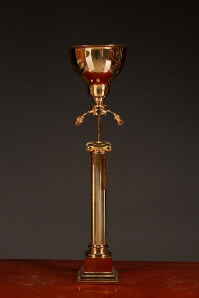 null Large column lamp in gilded brass with ionic capital.
Provenance : Hotel du...