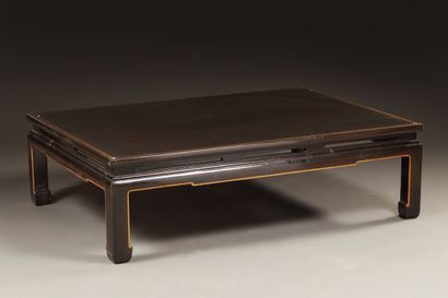 null Rectangular coffee table lacquered in black with gold fillets. 
Height 40 cm,...