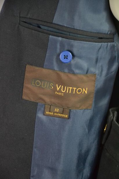null LOUIS VUITTON Homme Veste sport en toile bleu édition LV CUP Taille 52
Le modèle...