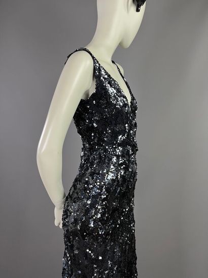 null Rare robe du soir en sequins noirs - Fin des années 30
Le modèle est monté sur...