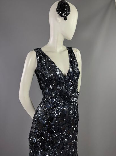 null Rare robe du soir en sequins noirs - Fin des années 30
Le modèle est monté sur...