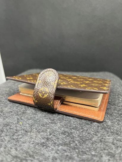 null LOUIS VUITTON Mini répertoire et cahier édition spéciale 150 ans - 2004
Le modèle...