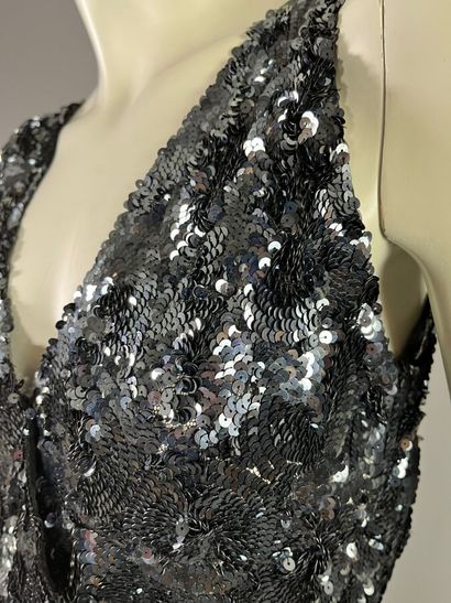 null Rare robe du soir en sequins noirs - Fin des années 30
Le modèle est monté sur...